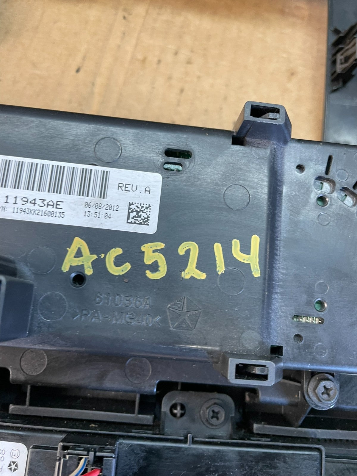 2008 to 2012 Jeep Liberty Dash Climate Temperature Control Radio Bezel AC5214 DG10