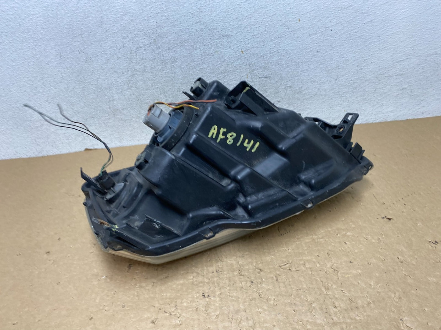 2004 - 2008 Mitsubishi Endeavor Headlight Left Driver Lh Side AF8141 DW8