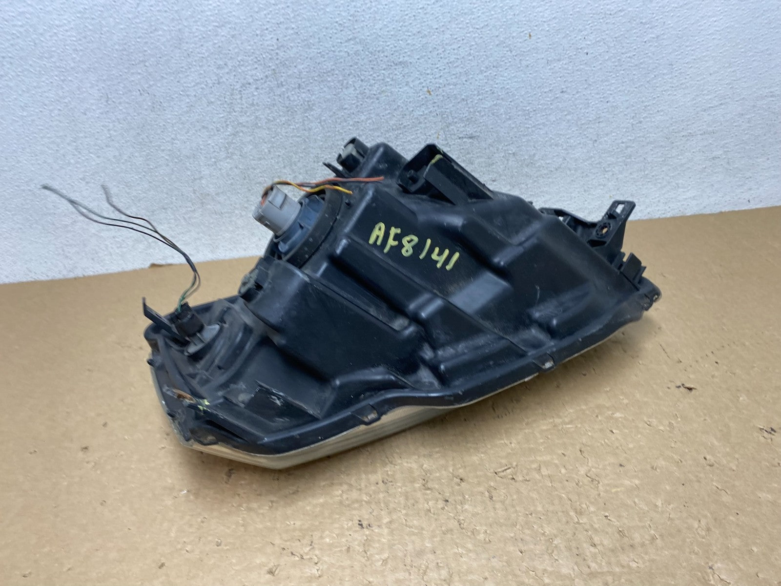 2004 - 2008 Mitsubishi Endeavor Headlight Left Driver Lh Side AF8141 DW8