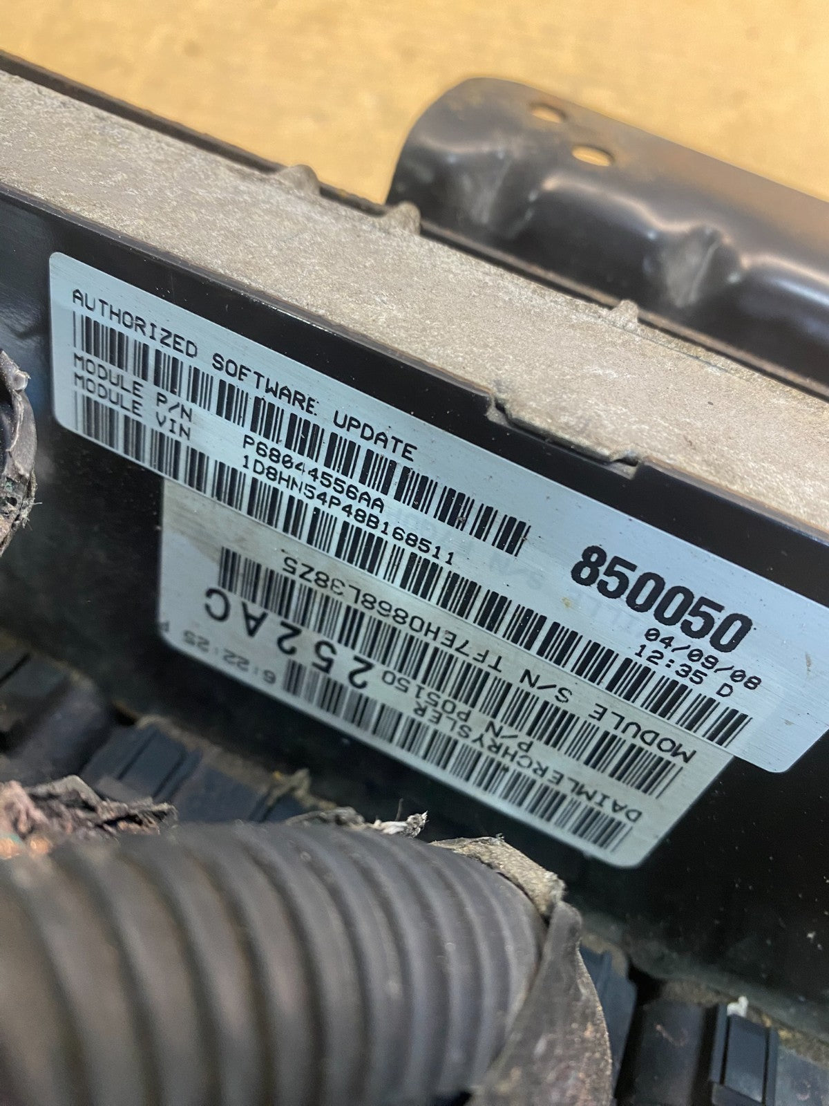 2008 2009  Caravan Town & Country 3.3L Engine Control p68044556aa ECM aa0929 DG2