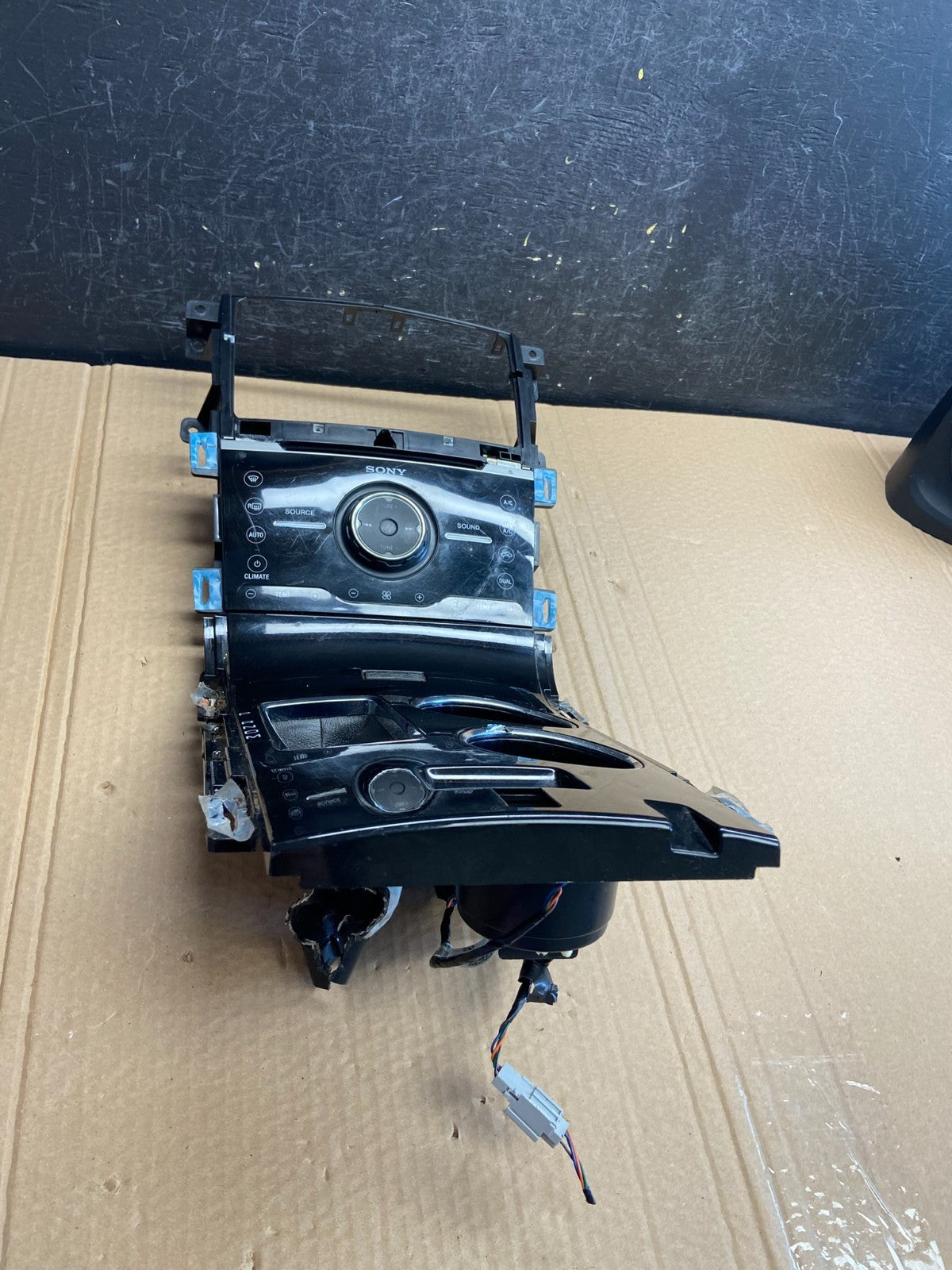 2011-2014 Ford Edge Climate Control Radio CD Control Shifter Bezel AF6129 DG3