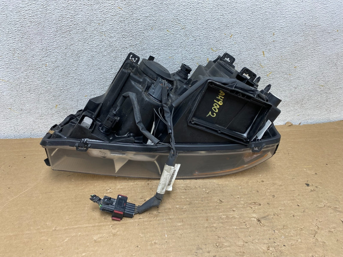 2003 to 2013 Volvo XC90 Right Passenger Rh Side Headlight Halogen AH9002 DW8
