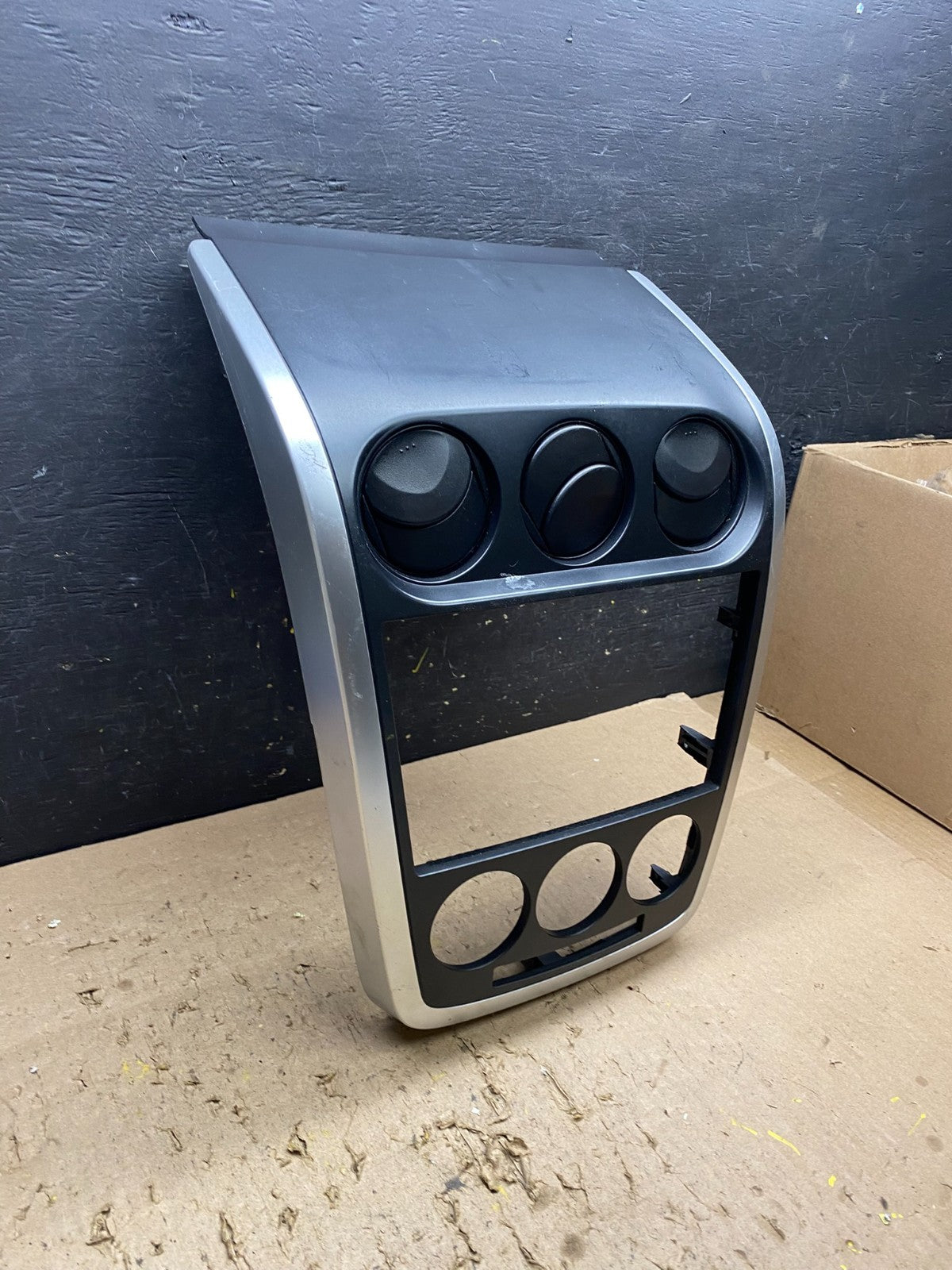 2007 - 2009 Mazda CX-7 Radio Dash TrimClimate Control Bezel W/Vent T8597 DG1