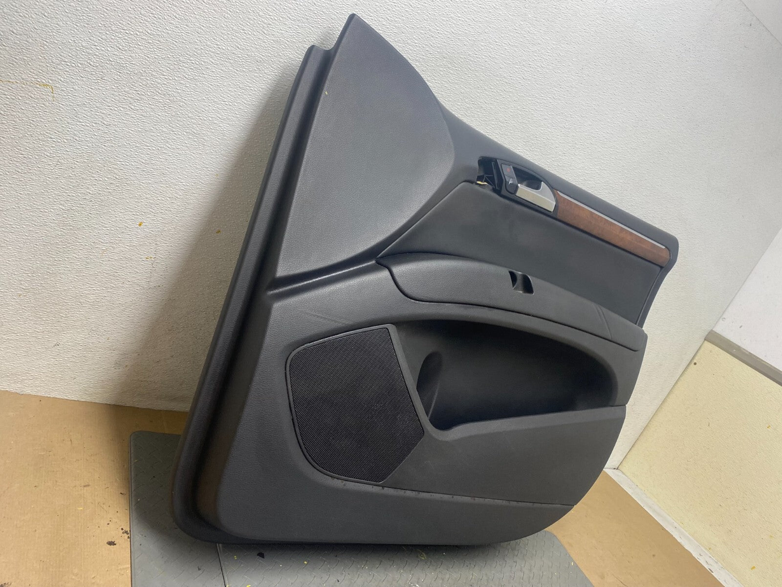 2007 to 2015 Audi Q7 Front Right Passenger Interior Door Panel OEM C7175 PS2
