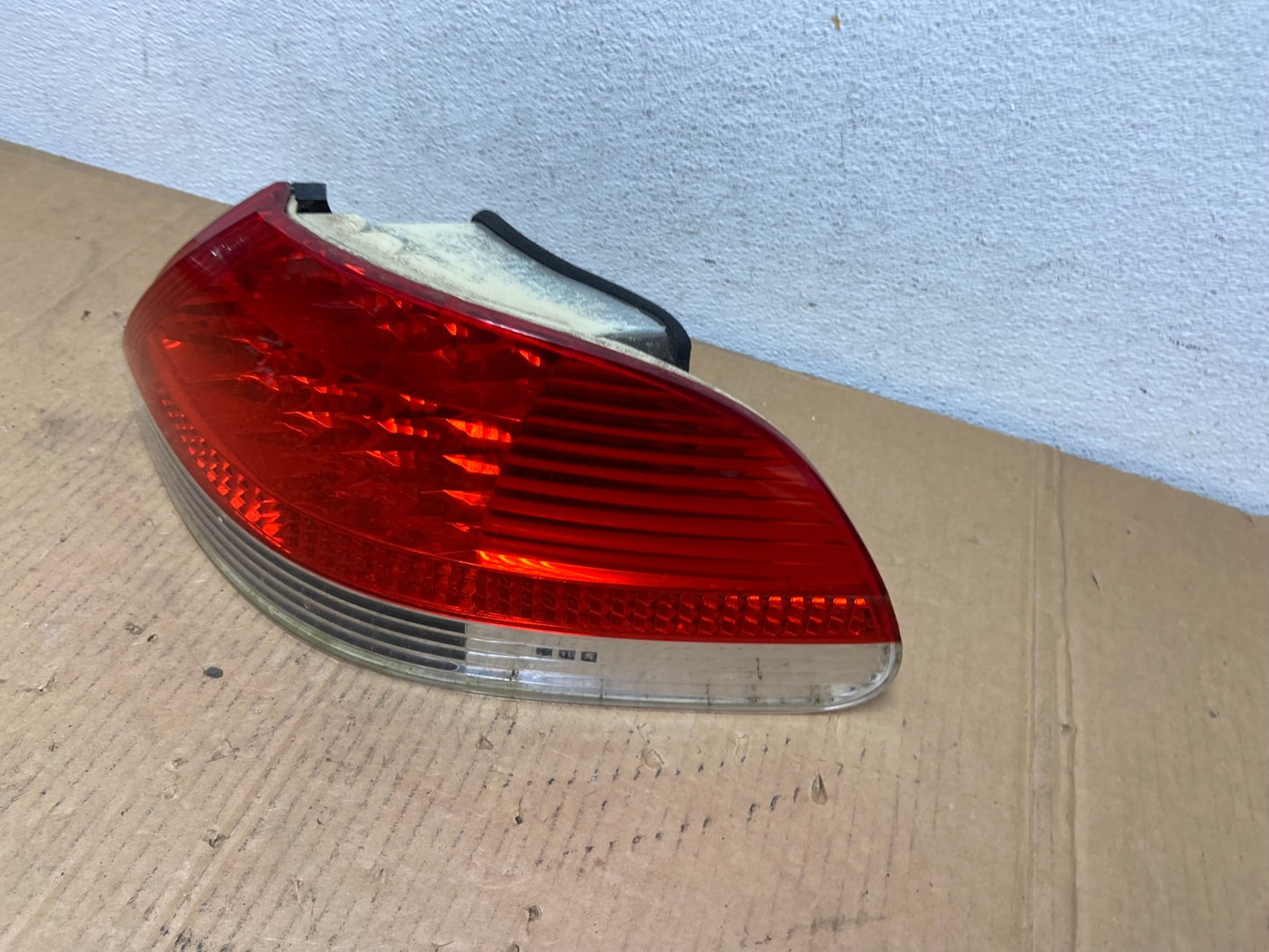 2002 to 2005 BMW 7-Series 745i 760i Right Passenger Tail Light AD0957 LK1