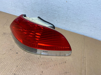 2002 to 2005 BMW 7-Series 745i 760i Right Passenger Tail Light AD0957 LK1