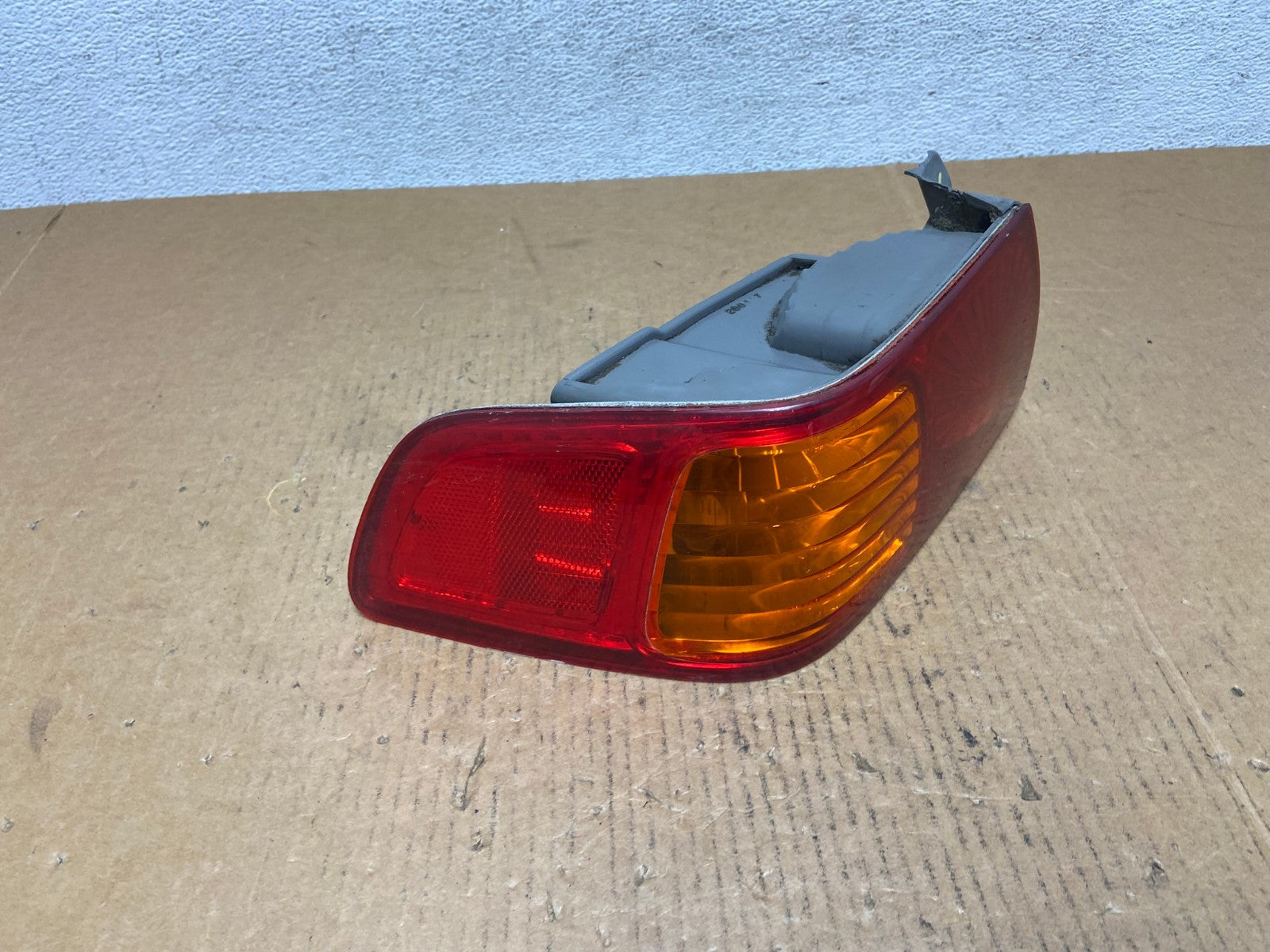 2000 to 2001 Toyota Camry Tail Light Left Driver Lh Side AE0516 LK2