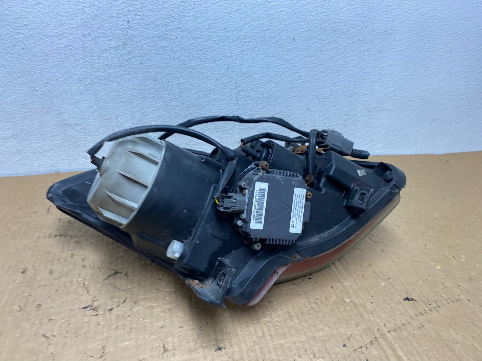 2004 to 2006 Nissan Maxima Left Driver Side Headlight Hid Xenon AC8125 DW7