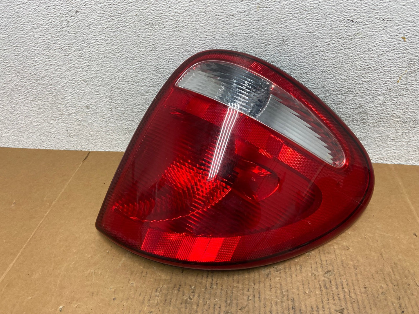 2004 - 2007 Dodge Grand Caravan Right Passenger Side Tail Light AE0256 LK0