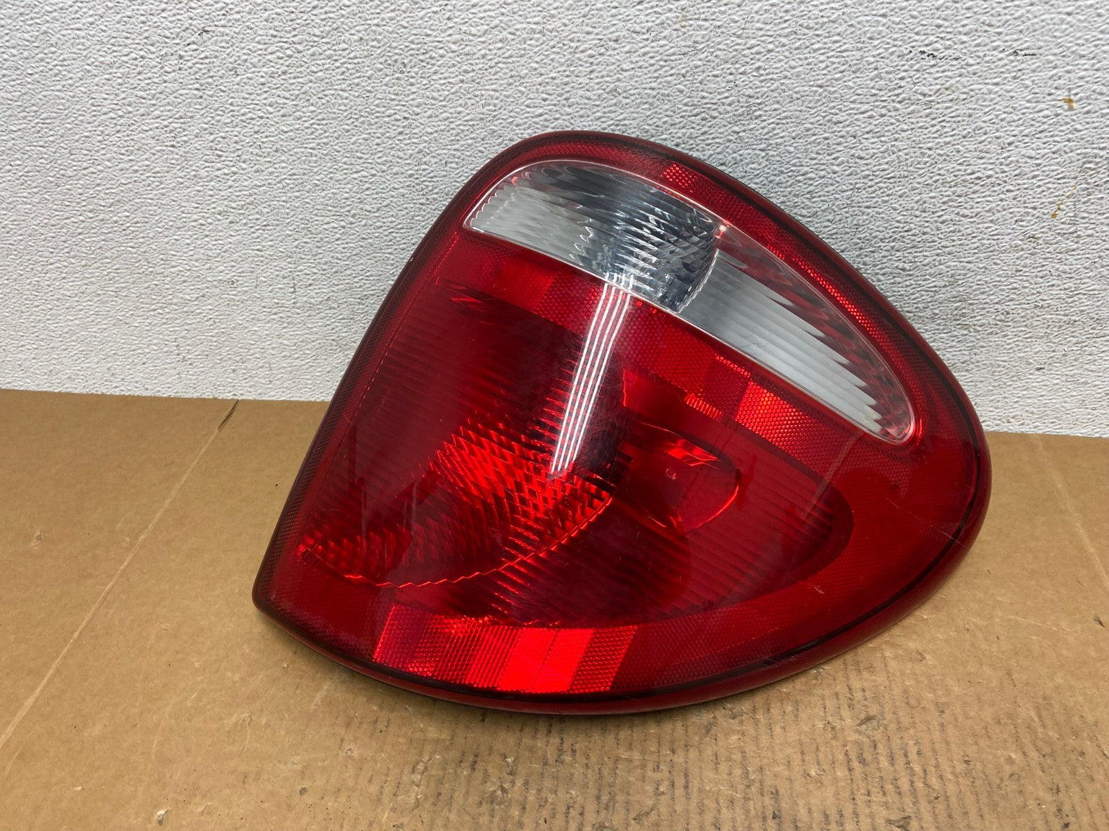 2004 - 2007 Dodge Grand Caravan Right Passenger Side Tail Light AE0256 LK0