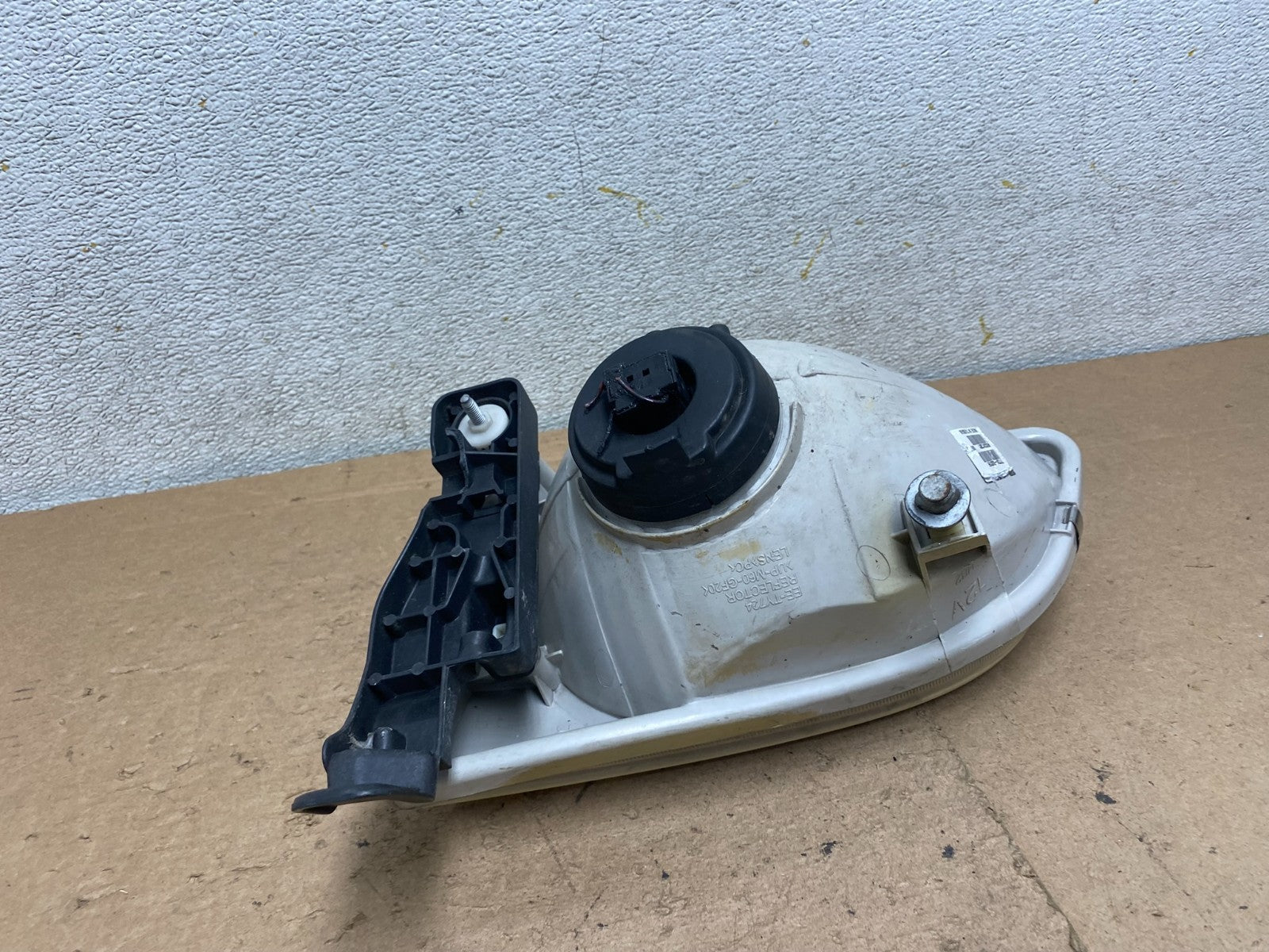2001 2002 2003 Toyota Sienna Right Passenger Rh Side Headlight Halogen P9864 DW6