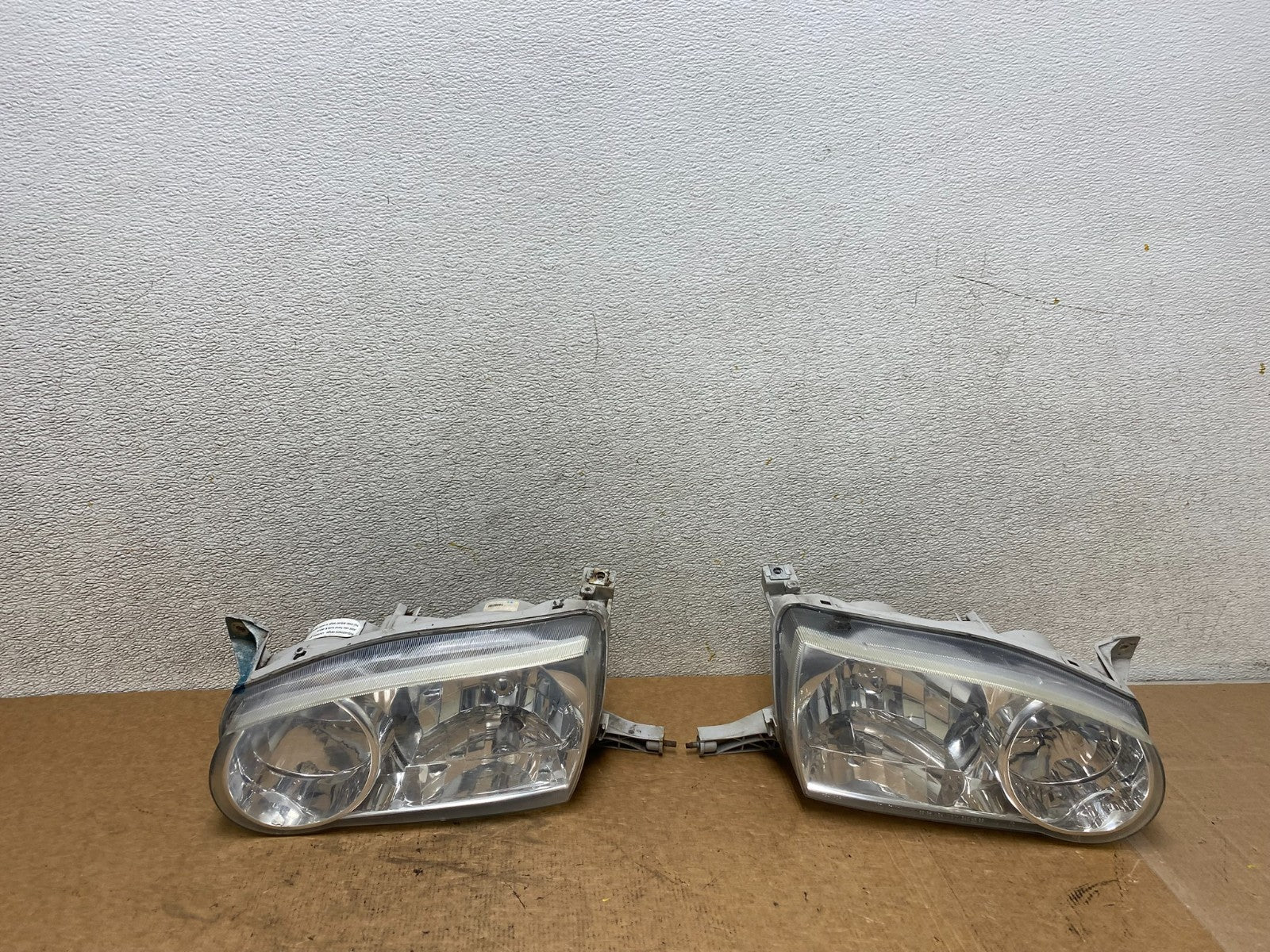 2001-2002 Toyota Corolla Right Left Side Halogen Headlights OEM S6921 PS0