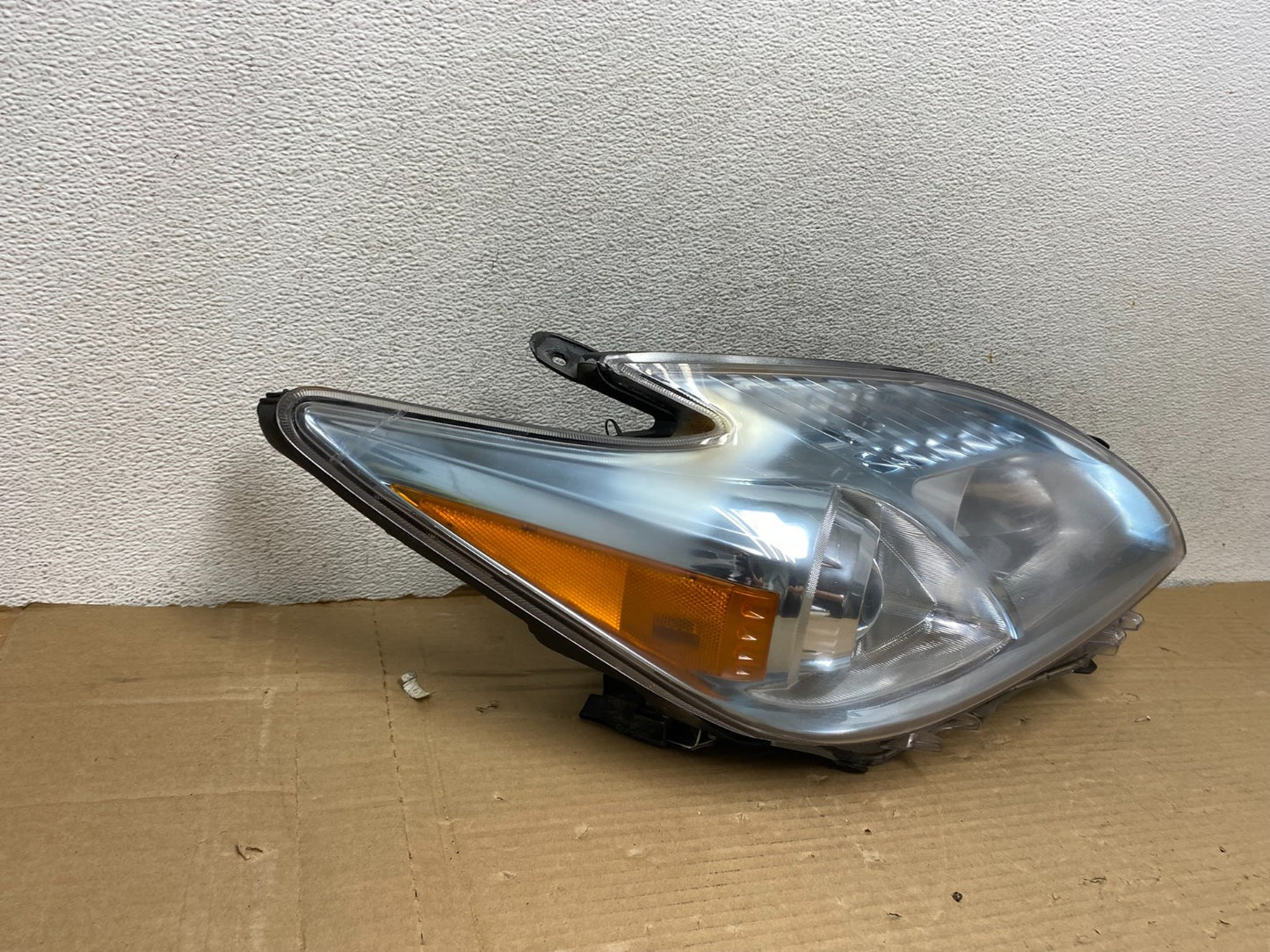 2010 - 2011 Toyota Prius Right Passenger Rh Blue Halogen Headlight AG8151 DW1