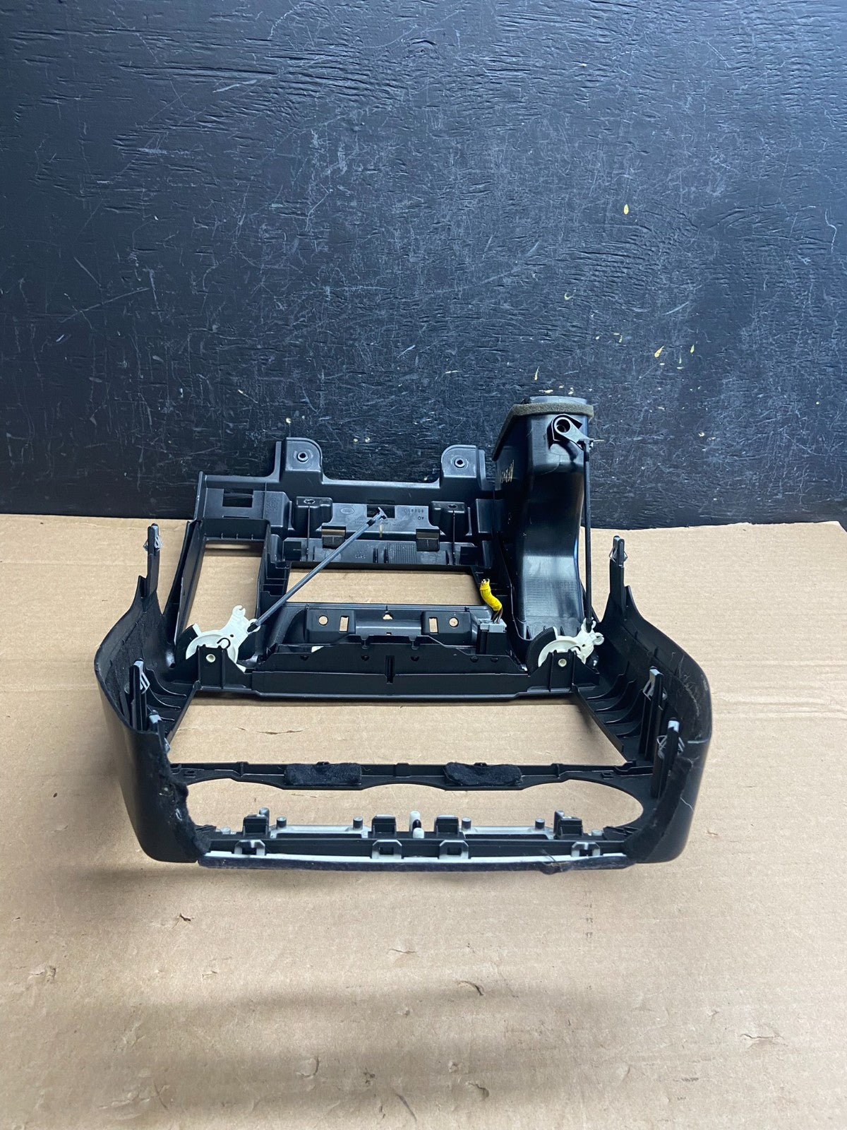 2008-2012 Land Rover LR2 Center Radio Climate Dash Air Vent Bezel AF2459 DG3