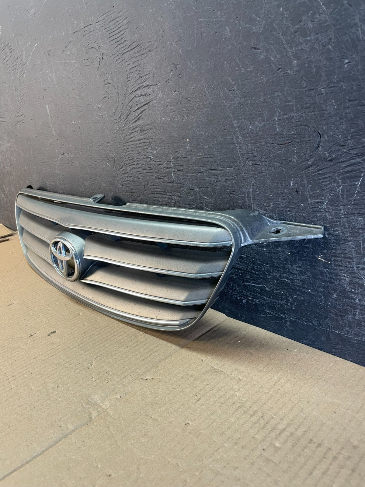 2003 to 2004 Toyota Corolla Front Upper Grill Grille Aftermarket AE3700 DG1