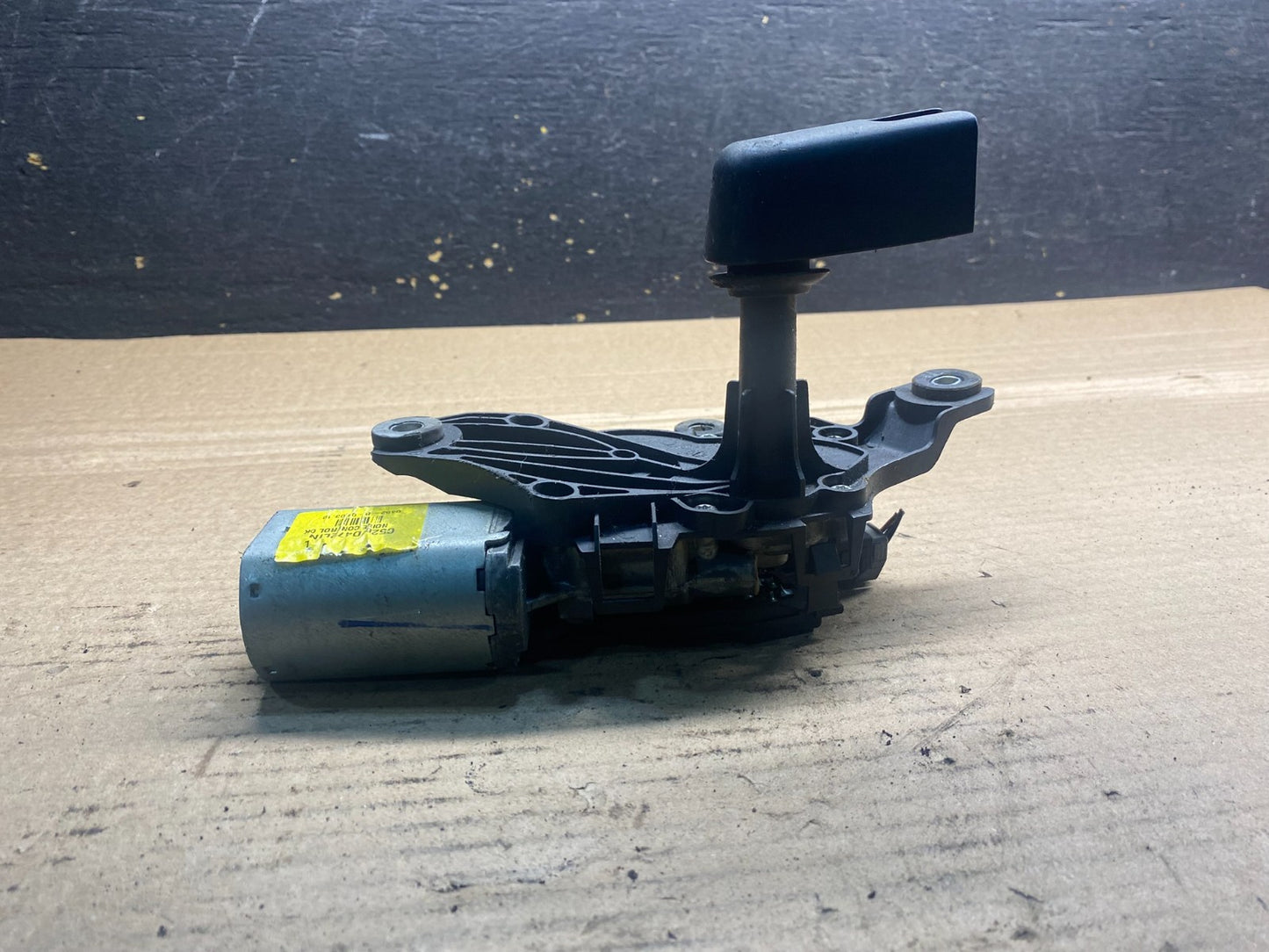 2013 to 2019 Ford Escape Rear Windshield Wiper Motor OEM aa3264 DG3