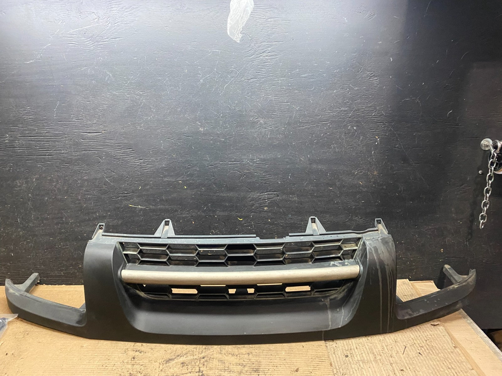 2002 to 2004 Nissan Xterra Front Upper Grill Grille V9481 DG0