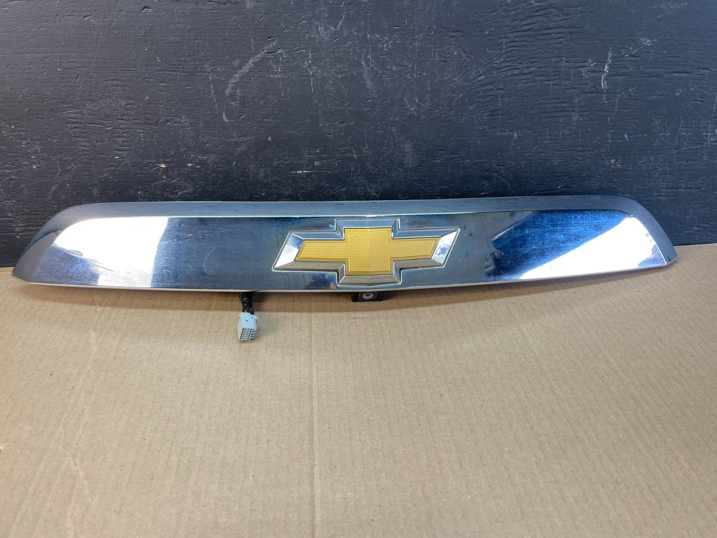 2013 to 2017 Chevrolet Traverse Liftgate Trunk Chrome Molding W/Camera AC1905 DG0