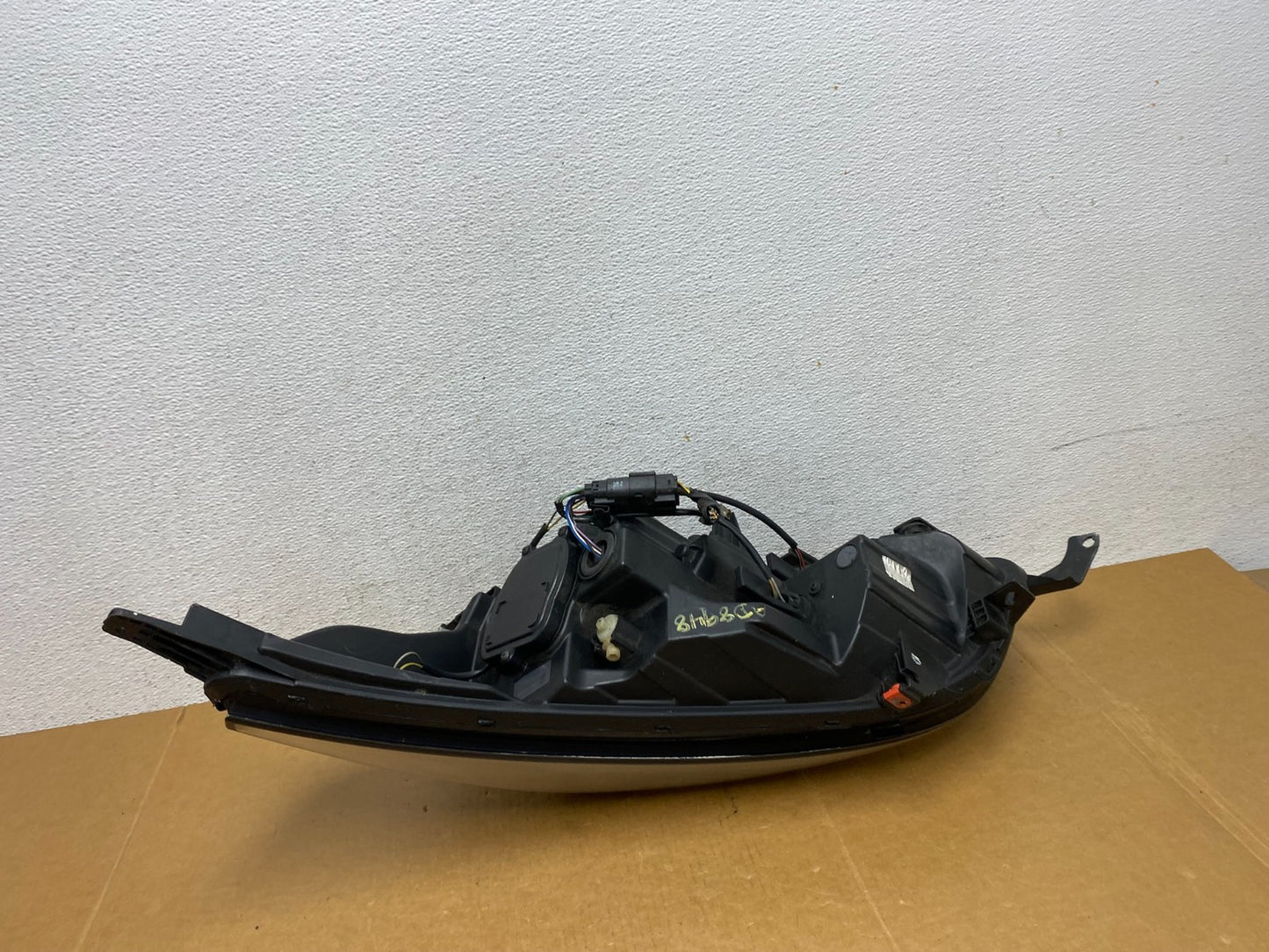 2013 to 2016 Chevrolet Malibu Right Passenger Headlight Xenon HID AD8948 DW5
