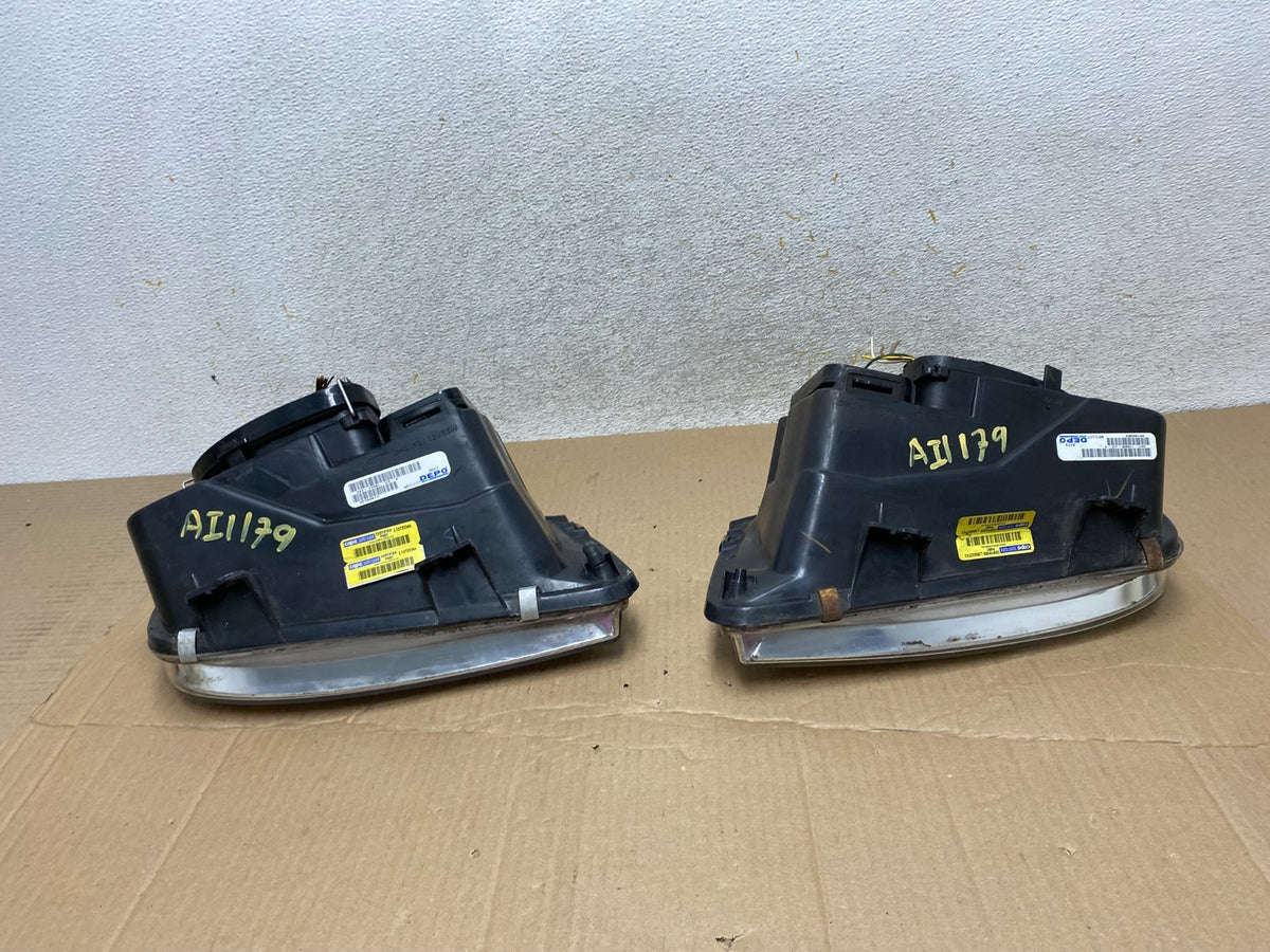 2002 to 2004 Volkswagen Jetta Left+Right Headlights DEPO AI1179 DW7