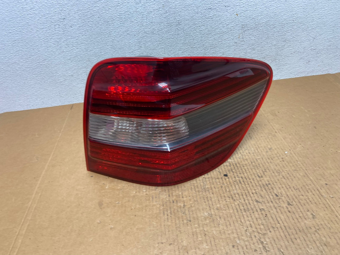 2009 to 2011 Mercedes ML350 ML-Class Right Passenger RH Tail Light AE0643 LK0
