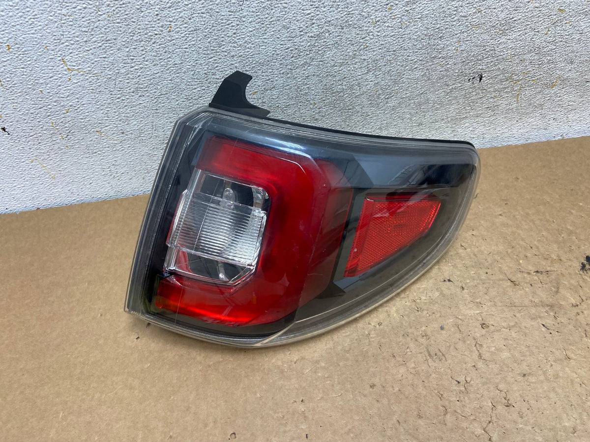 2013 to 2016 GMC Acadia Right Passenger RH Side Tail Light AI3679 LK0