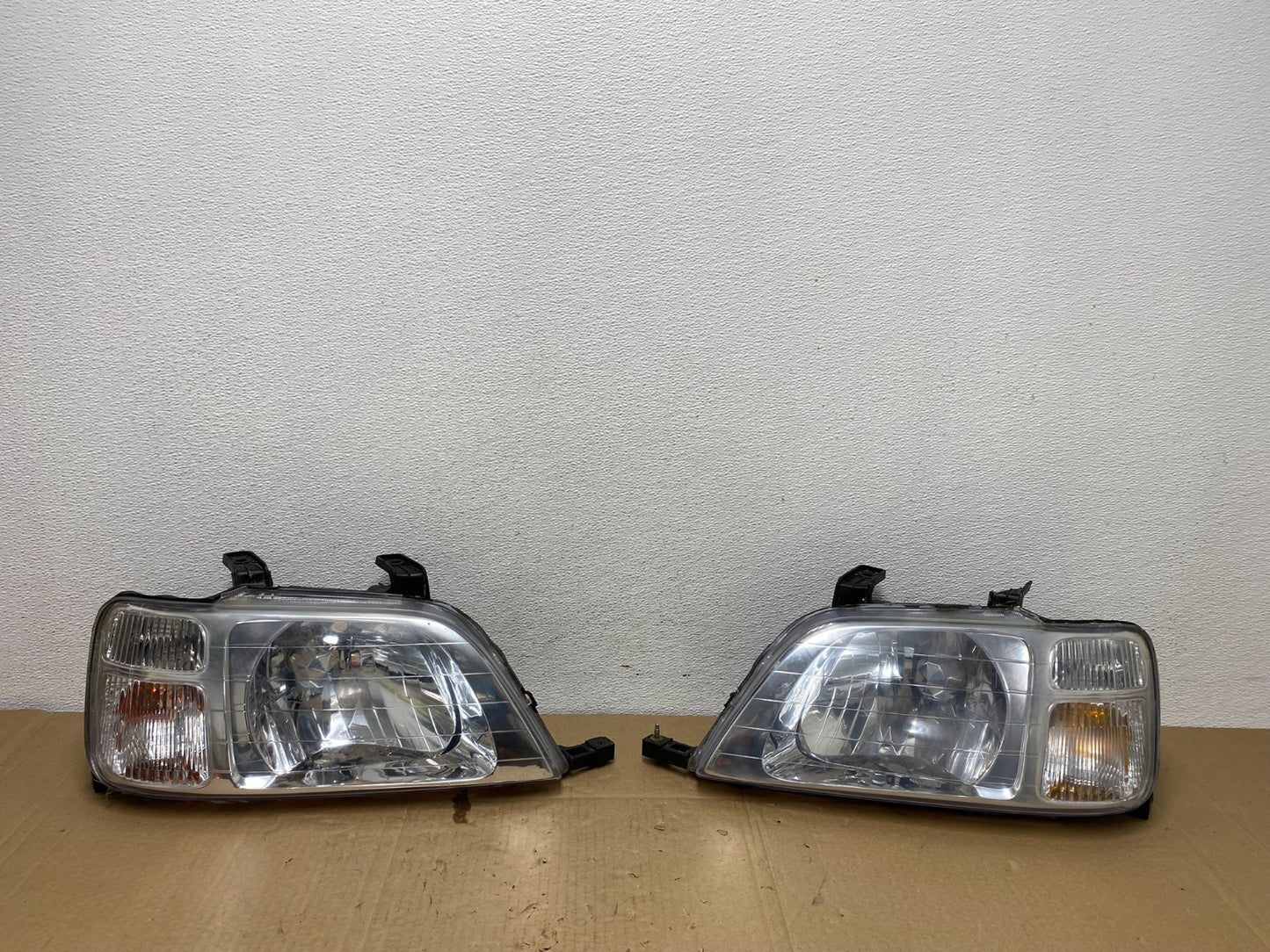 1997 to 2001 Honda CR-V Crv Left+Right Set Chrome Headlights Halogen AC3819 DW0