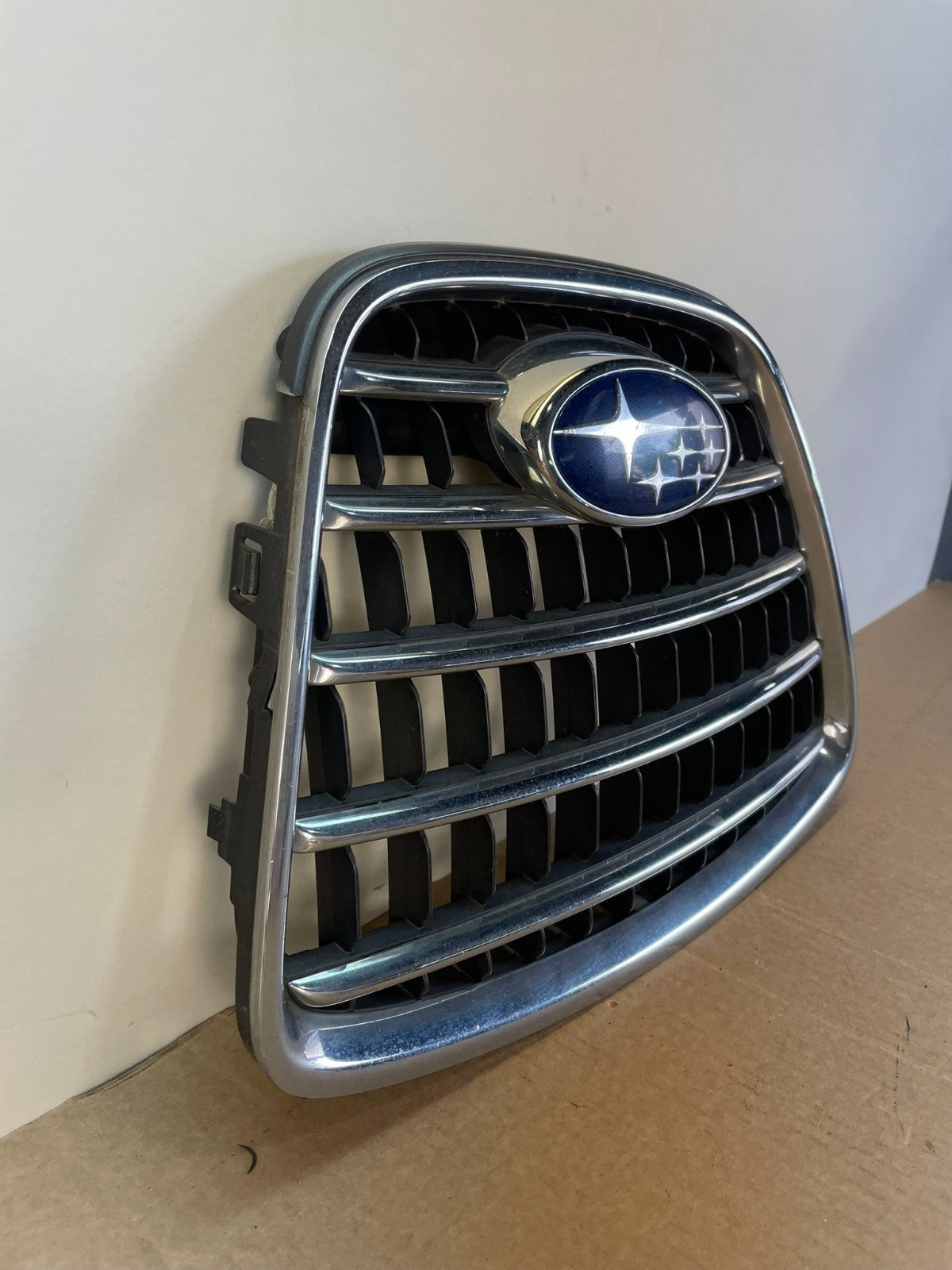 2006 - 2007 Subaru Tribeca Front Upper Grill Grille AH0022 DG2