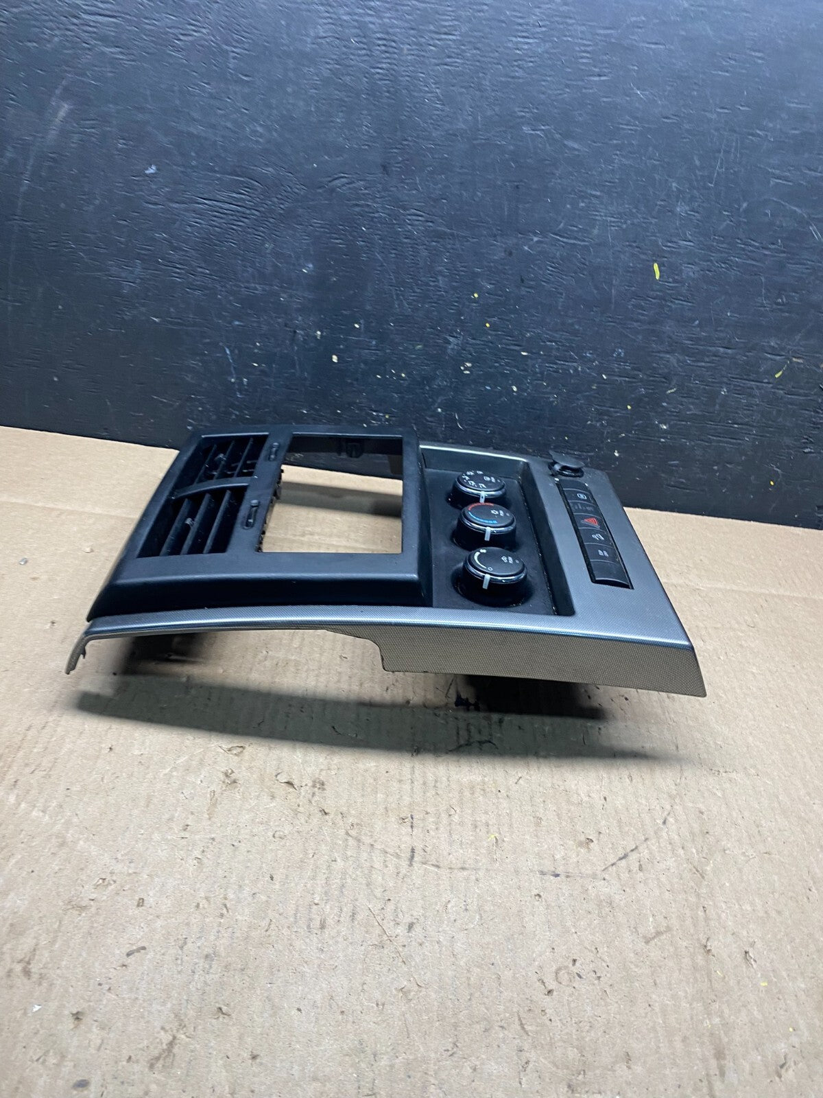 2008 to 2012 Jeep Liberty Dash Climate Temperature Control Radio Bezel O6925 DG4