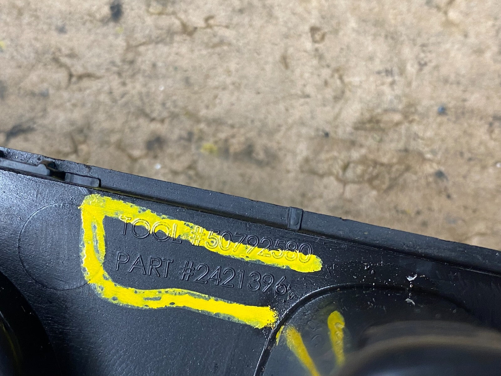 2014-2016 Chevrolet Malibu Center Floor Shifter Cup Holder Trim Bezel N0500 DG6