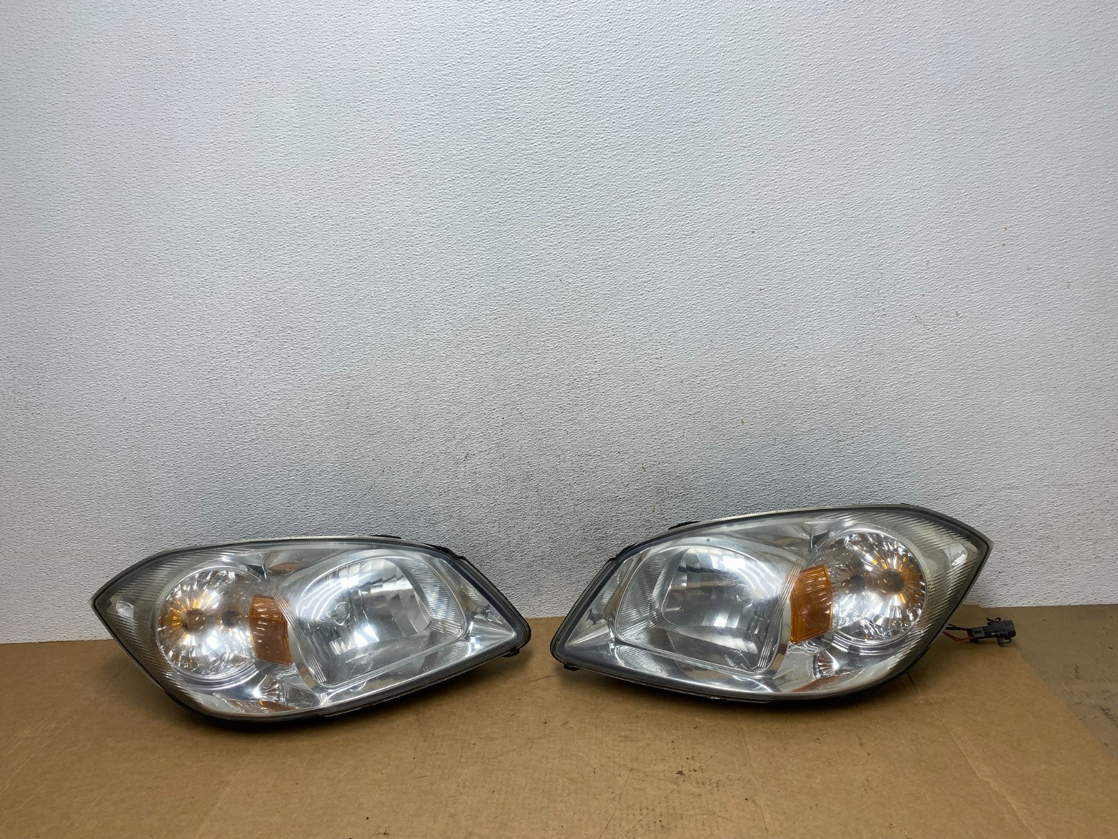 2005 - 2010 Chevrolet Cobalt Sedan Left+Right Headlights AE2996 DW0