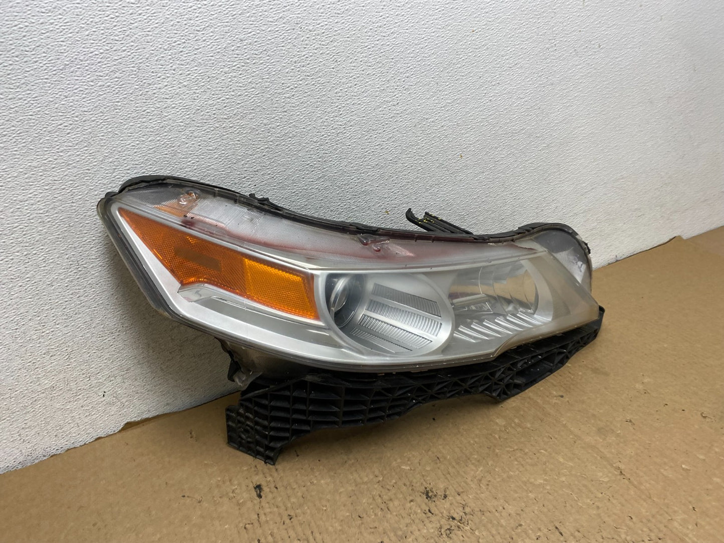 2009 to 2011 Acura TL Headlight Right Passenger Side Xenon HID TYC AG2345 DW2