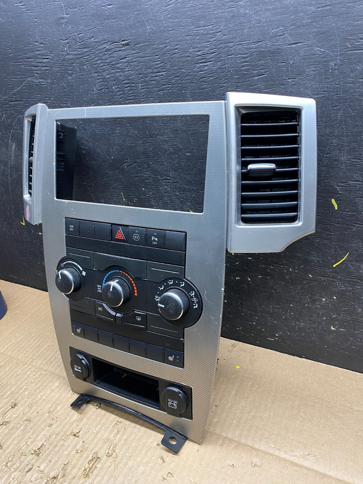 2008 to 2010 Jeep Grand Cherokee Center A/C Heater Climate Control OEM V1705 DG1