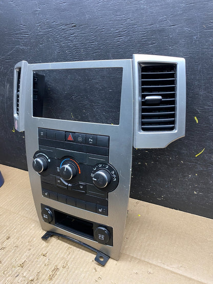 2008 to 2010 Jeep Grand Cherokee Center A/C Heater Climate Control OEM V1705 DG1