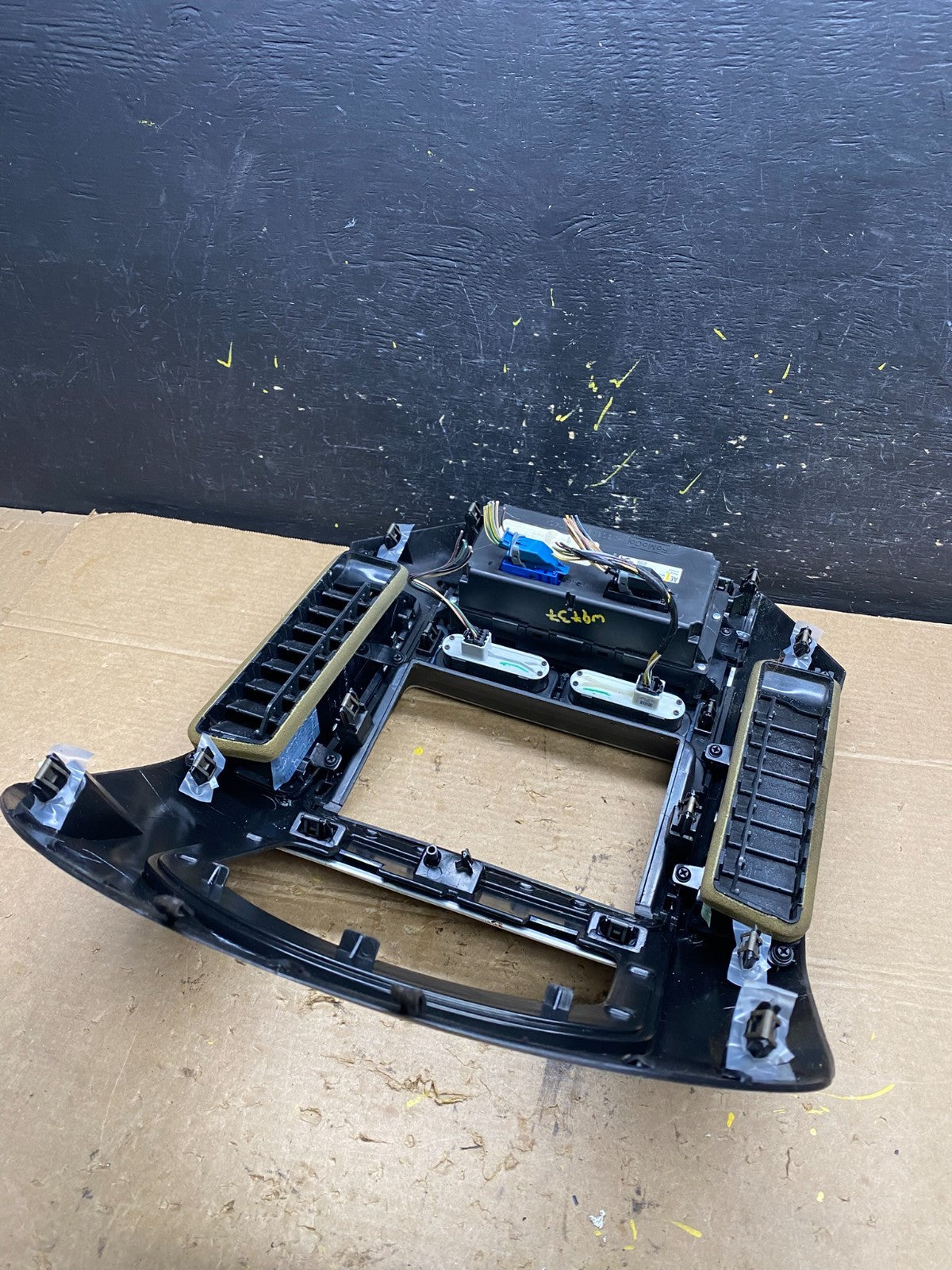 2007 - 2010 Ford Edge Heater Climate Control Radio Control Dash Bezel W9737 DG5