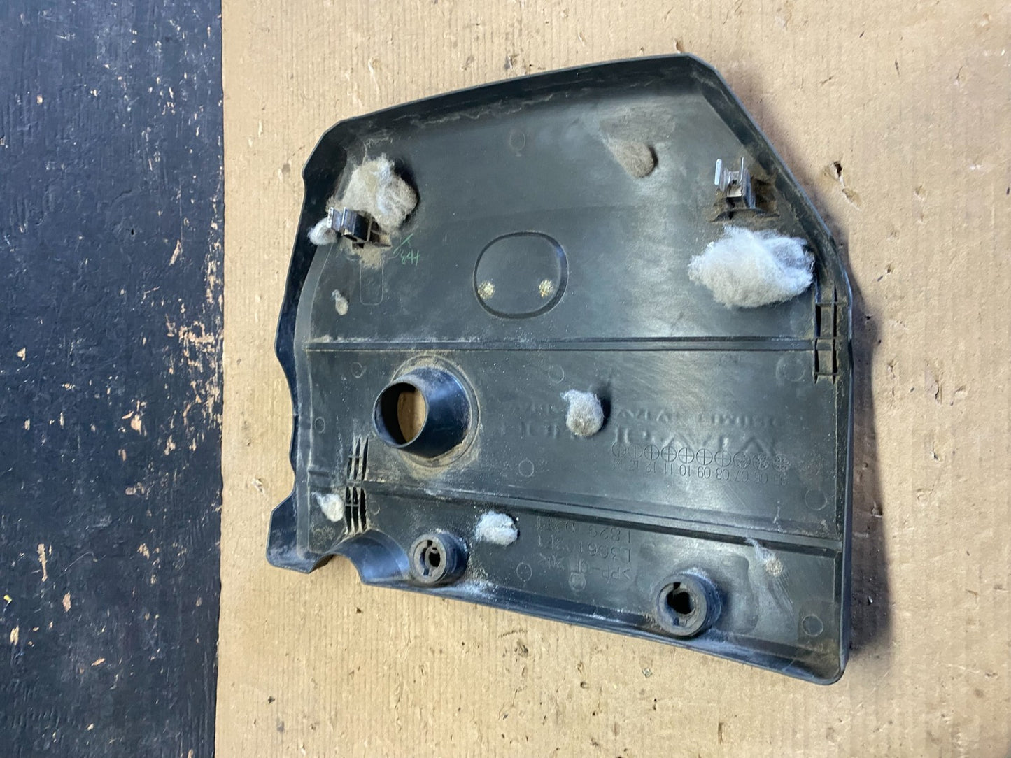 2004 to 2009 Mazda 3 DOHC 16 VALVE Engine Shield Top Cover Oem s3390 DG6