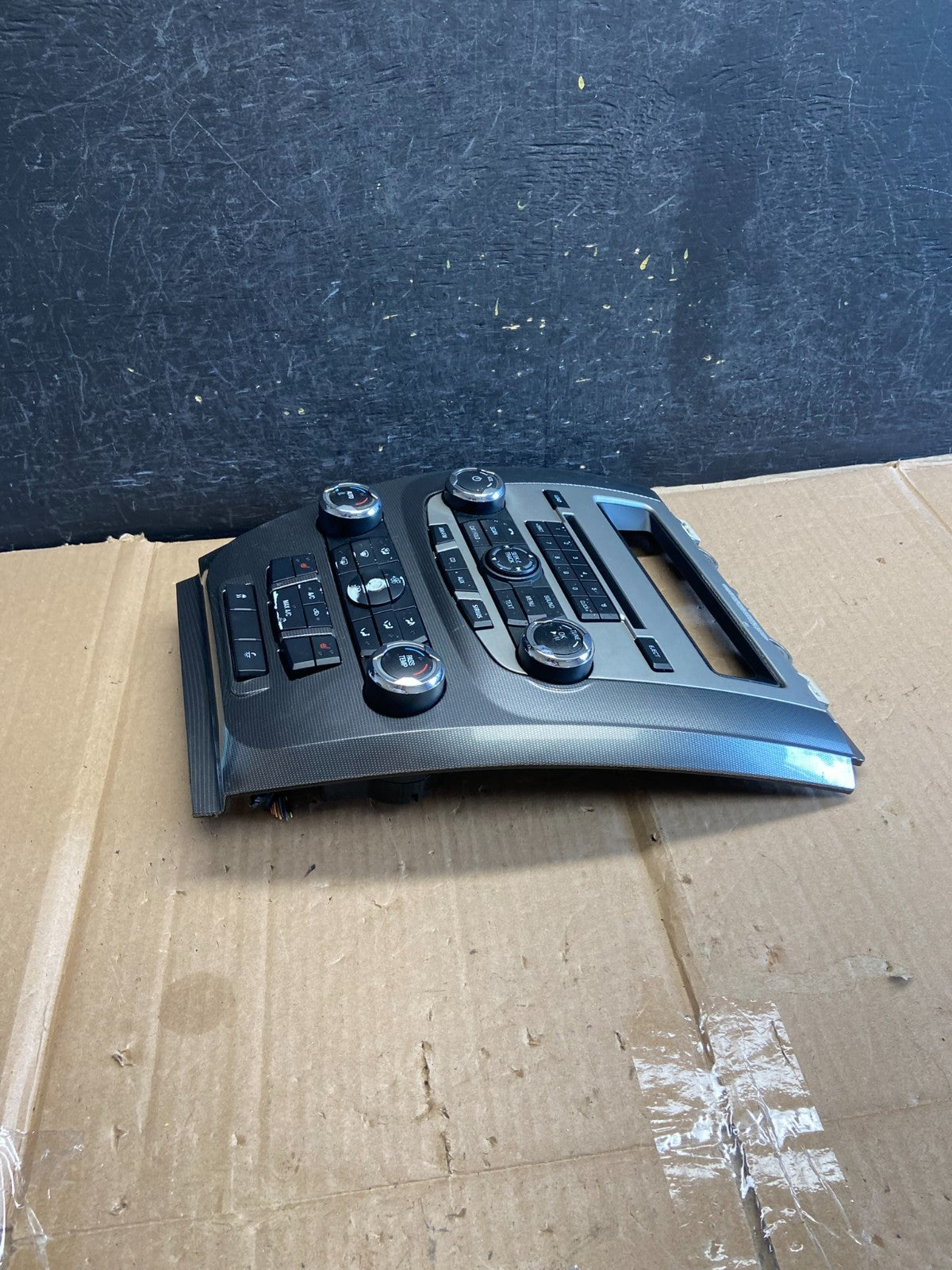 2010 to 2012 Ford Fusion Radio Climate Control A/C Control AH5578 DW2