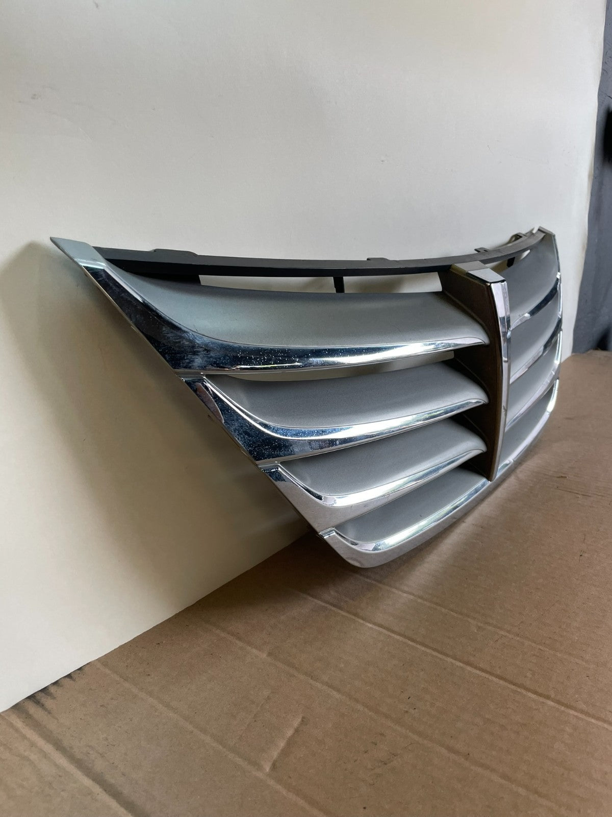 2012 - 2014 Hyundai Genesis Sedan Front Upper Grill Grille AG0999 DG2