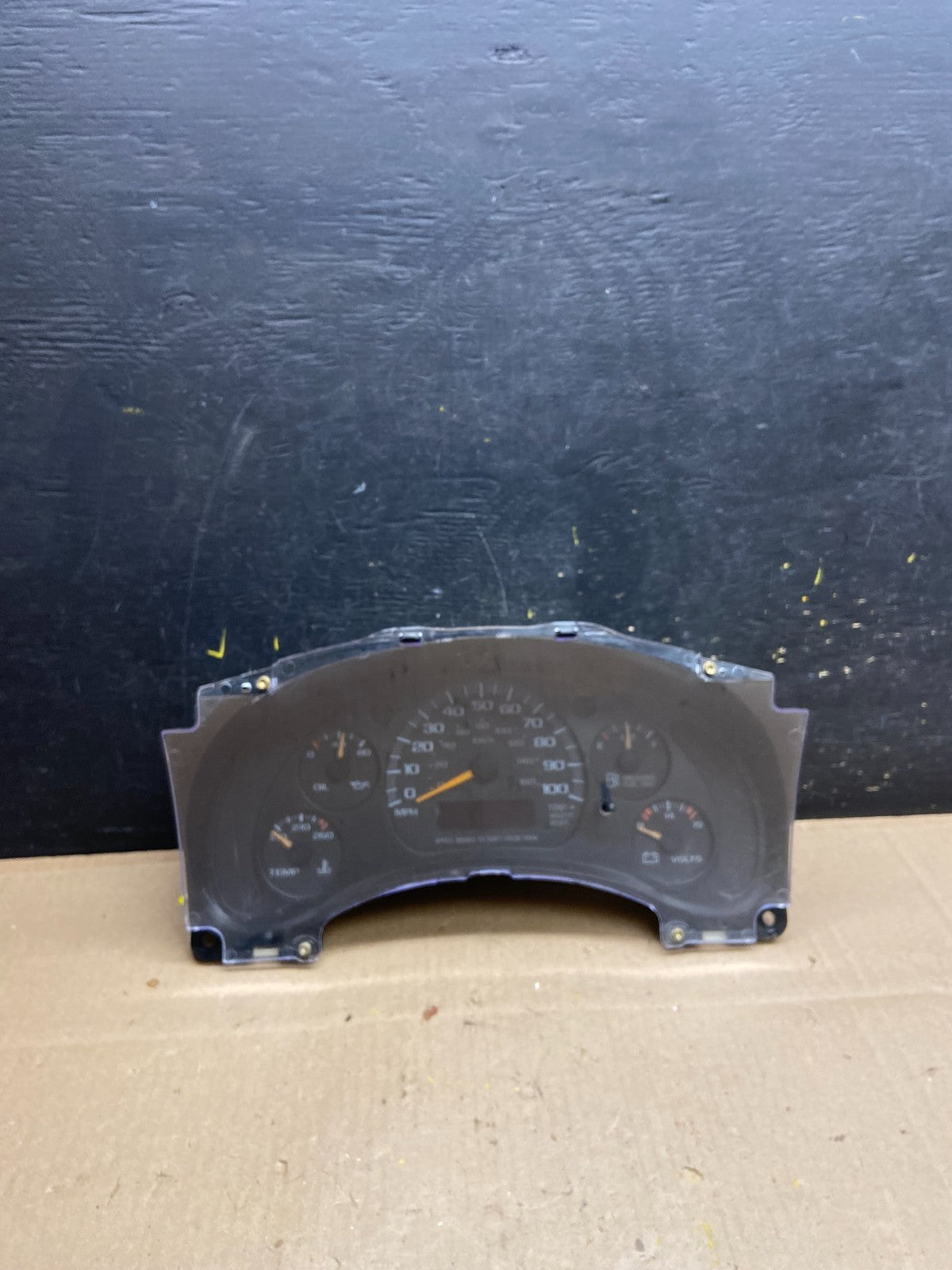 1996 to 2000 Chevrolet Express Speedometer Cluster Gauge T9362 DG0