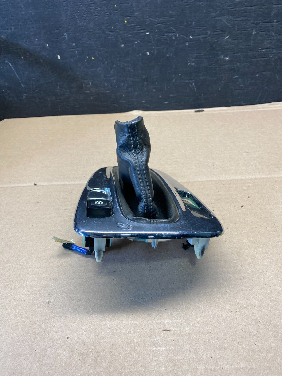 2013 Chevrolet Malibu Center Floor Shifter Trim Bezel J4647 DG3