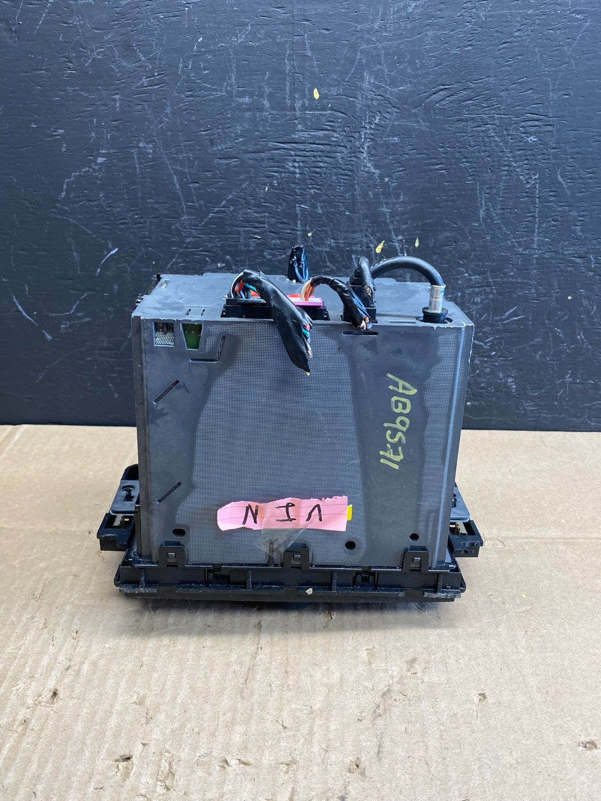 2015-2024 Chevrolet Express GMC Savana Radio AM FM mp3 Aux Input  OEM AB9571 DG3