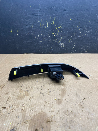 2004 to 2010 Toyota Sienna Right Side Radio Switches Bezel Trim Z7260 DG3