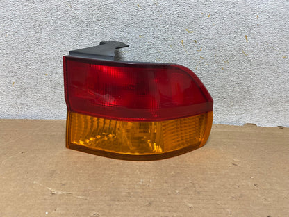 2002 2003 2004 Honda Odyssey Right Passenger Side Tail Light AH8334 LK0