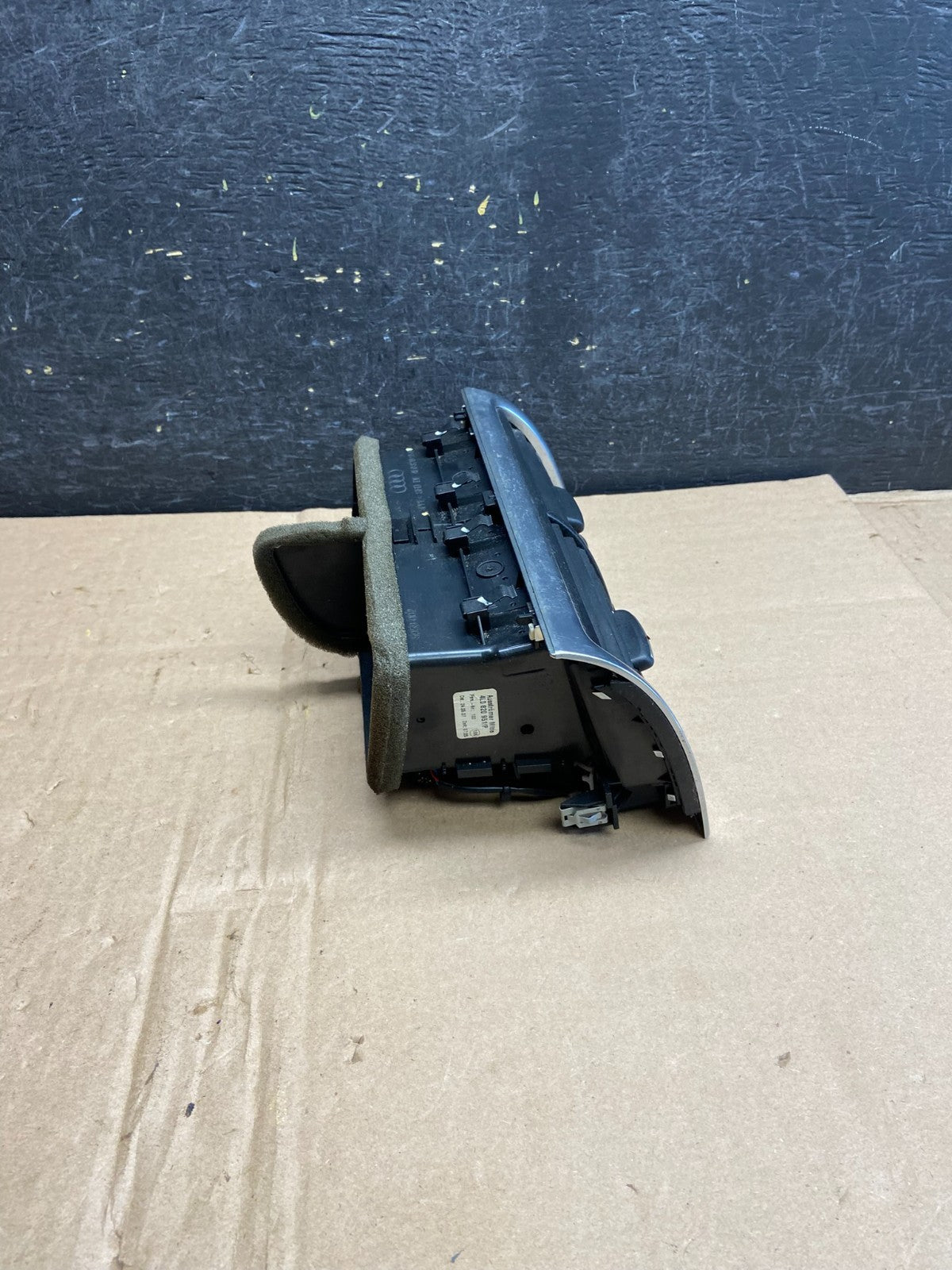 2007 to 2015 AudI Q7 Center Dashboard Air Vent AI6089 DG1