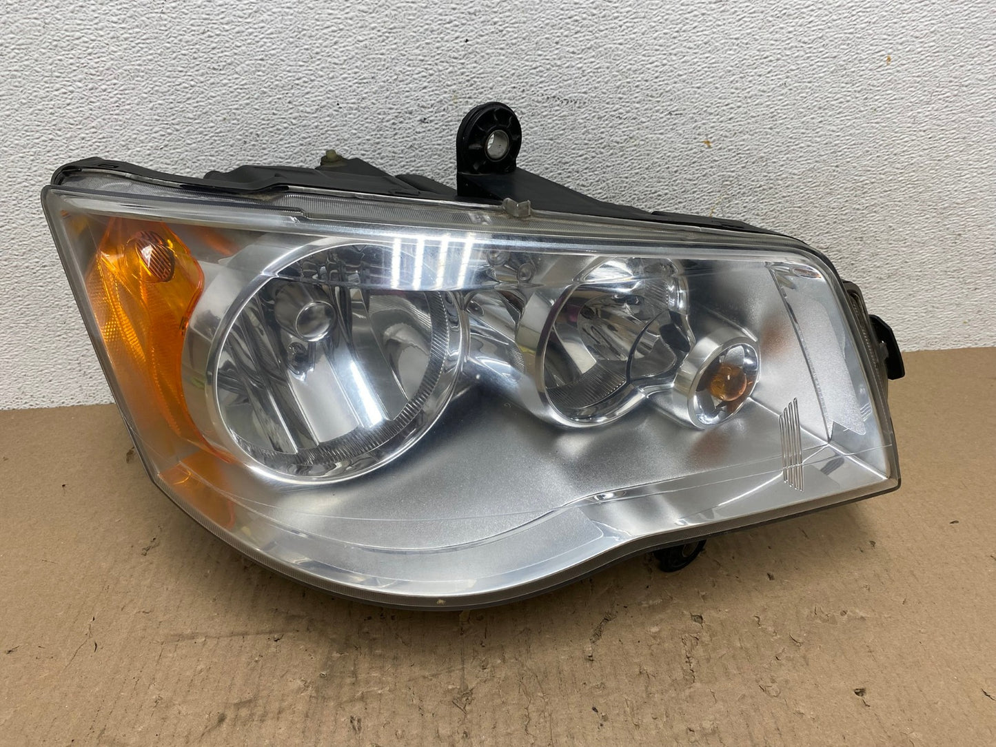 2011 to 2016 Chrysler Town and Country Right Passenger Headlight AE8834 LK0