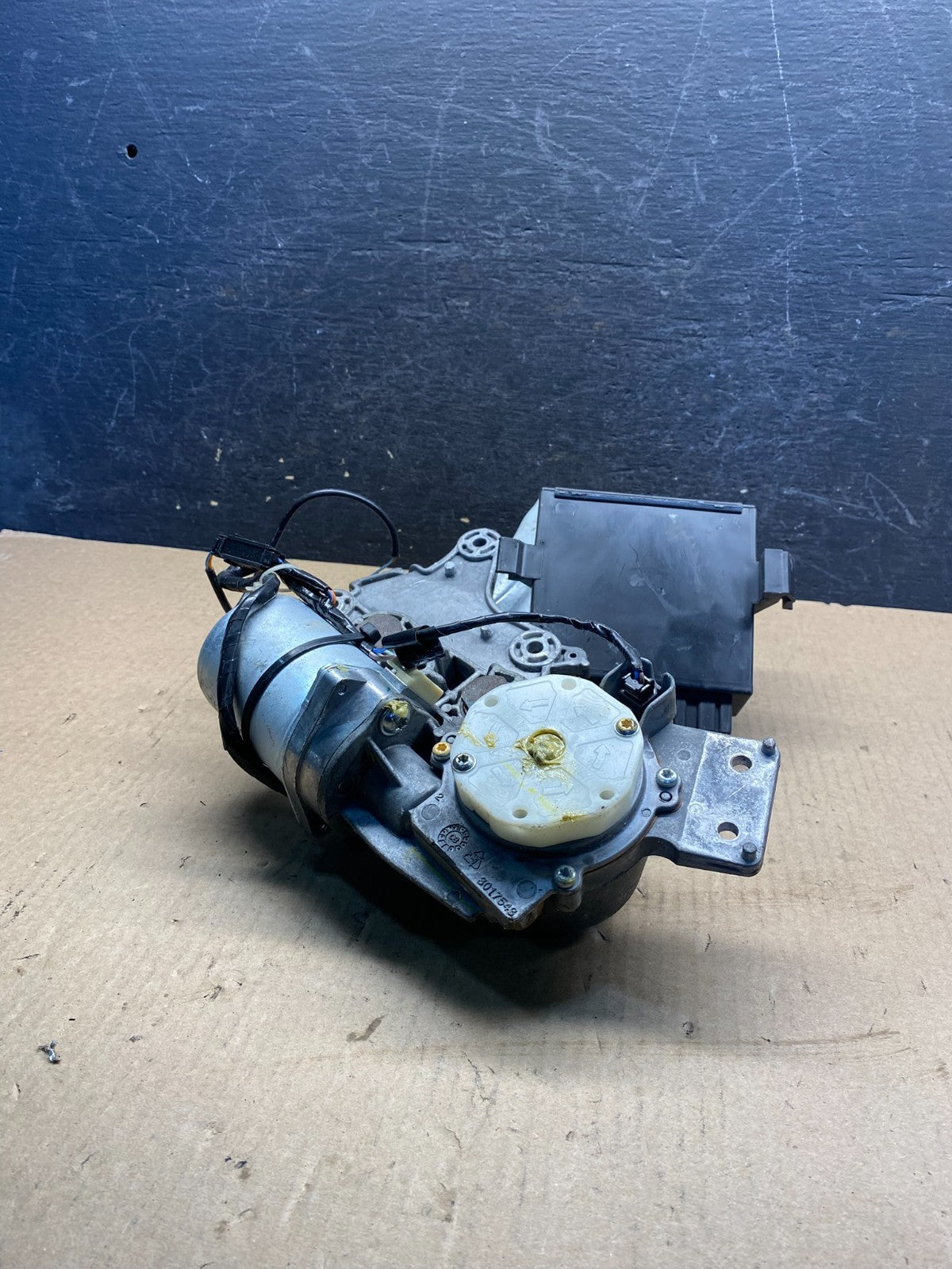 GMC Acadia Yukon Tahoe Rear Trunk Liftgate Power Motor Actuator AH4650 DG3