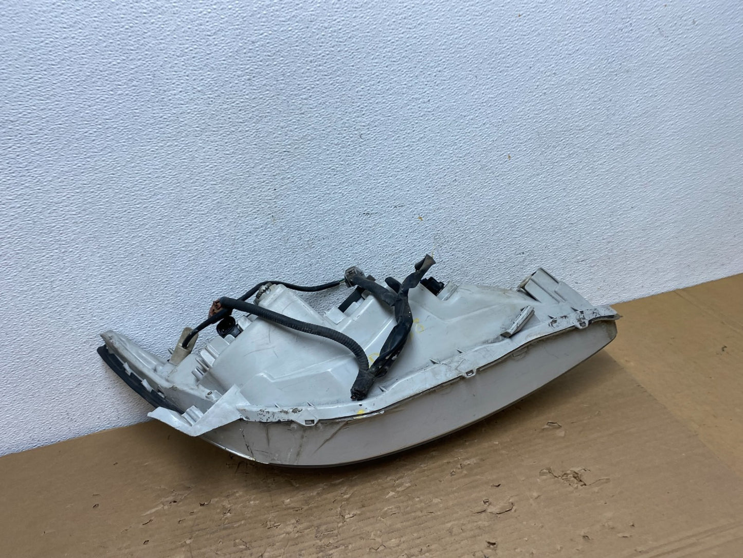 2005 to 2006 Toyota Camry Left Driver LH Halogen Headlight AD4338 DW7