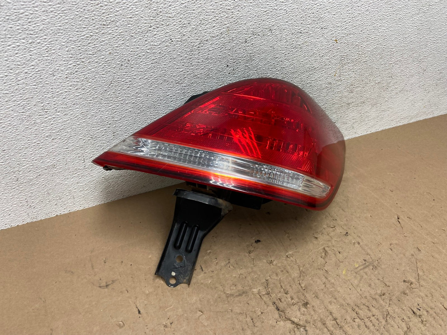 2005-2010 Toyota Avalon Right Passenger Side Tail Light DEPO AE6581 LK2