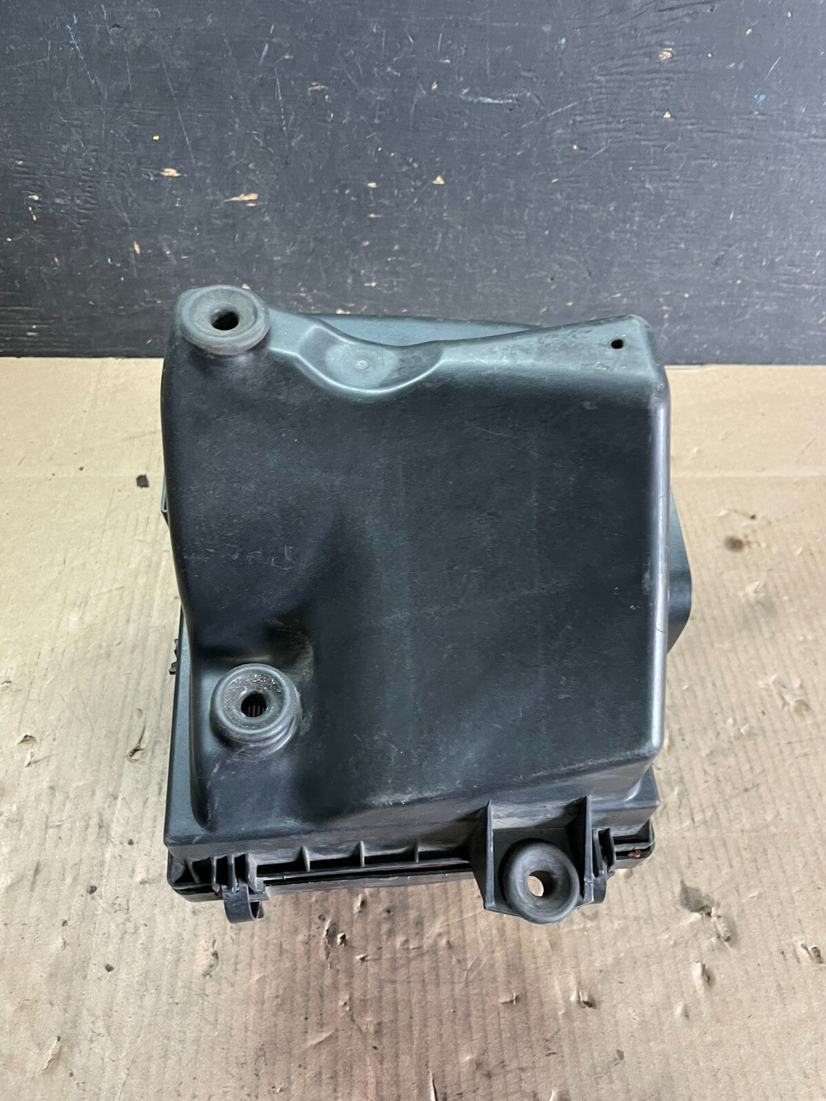 2011 to 2021 Dodge Durango 3.6L Air Filter Cleaner Box M8941 PS5