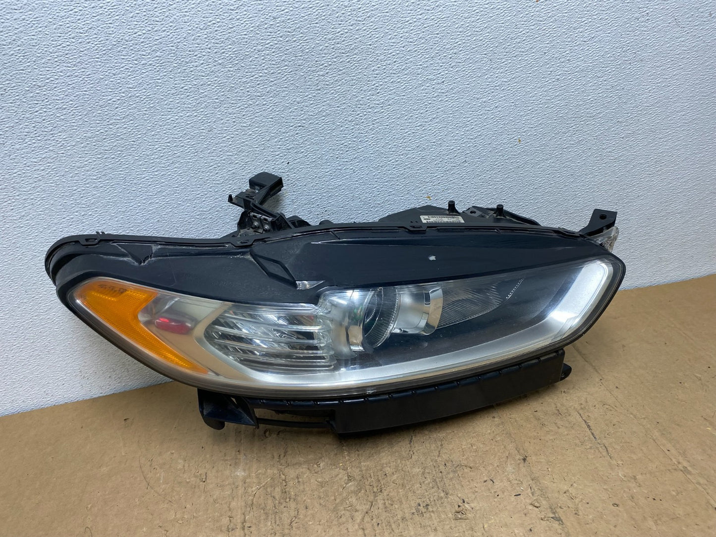 2013 to 2016 Ford Fusion Right Passenger Rh Side Headlight AD0709 DW0